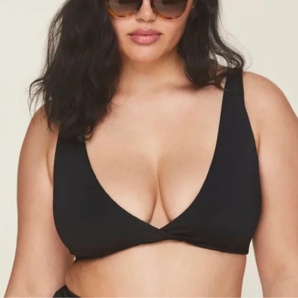 ANDIE The Belmar Top In Black - Picture 1 of 3